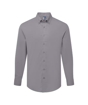 72% Mercerisierte Baumwolle, 25% Bio-Baumwolle, 3% Elastan. Gewebetechnik: Weich. Gewebe: Stretch. Design: Unifarben. Bündchen: anpassbar, Doppelknopf, Stulpe. Button-Down-Kragen. Abnäher an Rücken, Rückenpasse, Perlglanz-Knöpfe, Selbstgefärbte Knöpfe, Behält die Form, Seite Bundfalten. GSM (Gramm pro Quadratmeter): 135. Nachhaltigkeit: Amfori-Freigabe, BSCI, Oeko-Tex Standard 100 zertifiziert, Sedex, WRAP Zertifikat. Saum: Geschwungener Saum. Langärmlig. Schaftrand zum Umklappen.