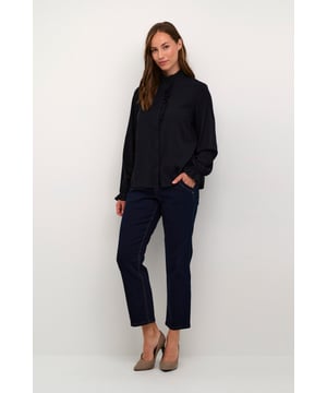 Straight fit,Heup lengte,Lange mouwen  Fijne was 30°, niet bleken, niet in de droger drogen, Druipnat ophangen in de schaduw, koud strijken max. 110° C, Droogreiniging  100% Viscose