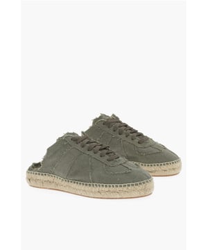 FRAUENTAG, Frühlingsfarben, Frühling-Sommer, Grün, Schnürschuh, Slip-on, Technostoff, Gummisohle. Die Besonderheit dieses Produkts liegt darin, dass es von erfahrenen Handwerkern vollständig von Hand gefertigt und zusammengesetzt wurde, wobei das unregelmäßige Aussehen des Obermaterials und die Nähte Teil eines bestimmten Stils sind. Der Stoff ist nicht wasserdicht und kann mit der Zeit und bei längerem Gebrauch Ablösungen und einen leichten Farbverlust aufweisen.