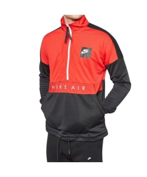 Mejora tu estilo deportivo con esta llamativa sudadera Nike Air de media cremallera. Con un atrevido diseño en bloques de color rojo y negro, esta camiseta premium para hombre combina un atractivo visual excepcional con la legendaria calidad Nike en la que confías. Perfecta tanto para rendimiento como para uso casual. 100 % poliéster