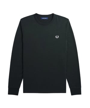 Mejora tu vestuario casual con la camiseta de manga larga Fred Perry Laurel Wreath en gris plomo. Esta camiseta premium para hombre combina un estilo británico atemporal con una comodidad excepcional. El sofisticado tono gris plomo ofrece opciones de estilo versátiles para cualquier temporada, mientras que el icónico emblema de la corona de laurel representa la calidad y la tradición que caracterizan a Fred Perry. Perfecta para usar en capas o sola, esta prenda básica de manga larga ofrece estilo y sustancia para el hombre moderno y exigente. 100 % algodón