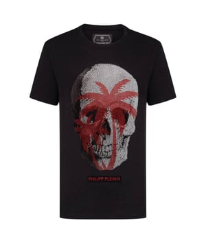 Elevate your wardrobe with this striking Philipp Plein Black T-Shirt featuring a bold large skull motif. Crafted with precision in Italy, this premium men's tee combines luxury craftsmanship with edgy design, making it an essential statement piece for the fashion-forward gentleman. 100% Cotton