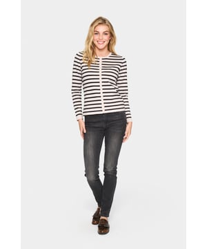 Regular fit,Lange mouwen  Fijne was 30°, niet bleken, niet in de droger drogen, Liggend laten drogen., koud strijken max. 110° C, Chemisch laten reinigen.  80% Viscose,20% Polyamide