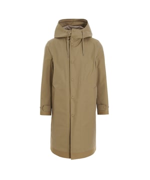 Ervaar klassieke luxe en functionaliteit met de Burberry Finchley Trenchcoat. Met de knoopsluiting, vaste capuchon en meerdere zakken heb je alles wat je nodig hebt voor elk avontuur. Gemaakt van 100% katoen, is hij zowel stijlvol als comfortabel. Deze jas heeft alles wat je nodig hebt en meer!