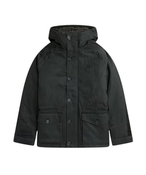 Abrígate con estilo con la parka corta Fred Perry Snorkel verde noche. Con una práctica capucha, cierre de cremallera y botón, y múltiples bolsillos para tus objetos esenciales, esta parka es perfecta para cualquier aventura al aire libre. Además, el cordón ajustable en la cintura te permite personalizar el ajuste para una máxima comodidad. Y con la icónica insignia de FP en el pecho izquierdo, lucirás tu estilo dondequiera que vayas. Confeccionada con 100 % algodón, esta chaqueta no solo es duradera, sino también increíblemente suave al tacto. Renueva tu colección de ropa de abrigo y marca la diferencia con la parka corta Fred Perry Snorkel