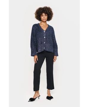 Regular fit,Cropped lengte,Lange mouwen  Fijne was 30°, niet bleken, niet in de droger drogen, Liggend laten drogen., koud strijken max. 110° C, Droogreiniging  60% Polyester (Gerecycled),25% Acryl,15% Metaal garen