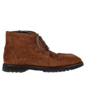 VINTAGE, RRP AS NEW
Step into understated luxury with the Tom Ford Kensington Lace-Up Boots in rich brown suede. These desert-inspired boots are crafted from premium suede with a tonal design, rounded toe, and subtle panelling for a clean, sophisticated finish. The front lace-up fastening ensures a tailored fit, while the pull-tab at the heel adds ease to every wear. Whether you're dressing up denim or grounding tailored trousers, these boots deliver effortless elegance with an edge.


Tom Ford Kensington Lace-Up Boots in Brown Suede
Condition: Very good
Signs of wear: Minor markings, Lightly used but very well maintained. Minor mark at soles & creasing, light scuffing at the soles and heels.
Packaging: None
Color: Brown 
Material: suede
Size: UK | 8
Measurements: Heel height: 25; Insole length: 300
SKU: MRPPUGBSH469758M
