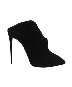 VINTAGE, RRP AS NEW
Designed like a combination of mules and boots, Olinda mules by Giuseppe Zanotti will give your outfits a modern and sophisticated touch. Crafted from black suede, it features pointed toes, 120mm heels, and is finished with a leather lining. Includes box and dust bag.
Giuseppe Zanotti Olinda Pointed Toe Mules in Black Suede
Condition: excellent
Color: black
Material: Leather
Size: 38
Sign of wear: No
SKU: 107410