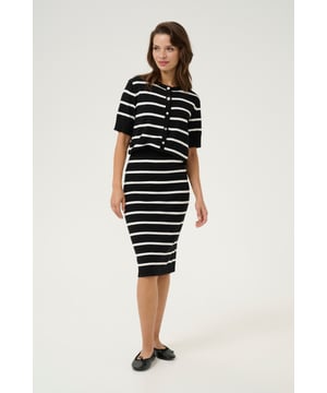 Regular fit,Korte mouwen  Fijne was 30°, niet bleken, niet in de droger drogen, Liggend laten drogen in de schaduw, koud strijken max. 110° C, Droogreiniging  80% Viscose,20% Nylon