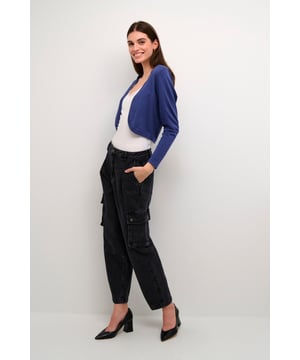 Regular fit,Lange mouwen  Fijne was 30°, niet bleken, niet in de droger drogen, Liggend laten drogen in de schaduw, koud strijken max. 110° C, Droogreiniging  80% Viscose,20% Nylon