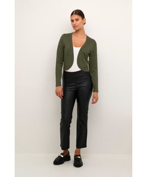 Regular fit,Lange mouwen  Fijne was 30°, niet bleken, niet in de droger drogen, Liggend laten drogen in de schaduw, koud strijken max. 110° C, Droogreiniging  80% Viscose,20% Nylon