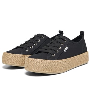 Find your new favourite footwear no matter the season and complete any outfit
