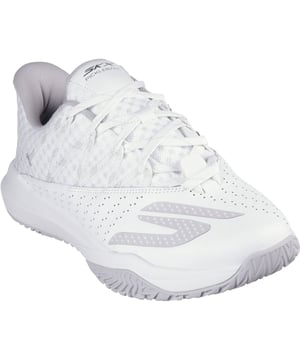 Verbeter je spel met Skechers Viper Court Rally. Deze veterschoen heeft een bovenwerk van mesh en geperforeerd leer met een lichtgewicht Move Foam-binnenzool. Het ontwerp is compleet met een Goodyear Gold compound buitenzool