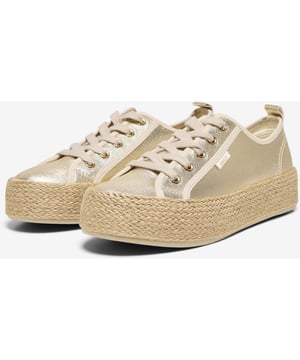 Find your new favourite footwear no matter the season and complete any outfit