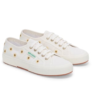 In production since 1911, the Superga 2750 is the staple shoe with full versatility, and is the very definition of smart casual, now with embroidery details.