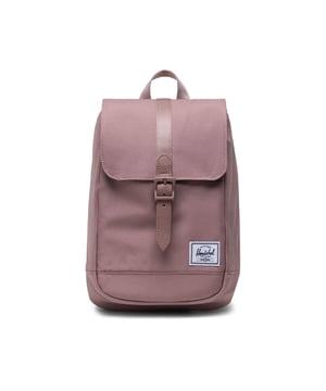 Werkt hard, ziet er goed uit. Maak elke reis eenvoudig. Gemaakt van gerecyclede EcoSystem-stoffen, combineert de Retreat Sling Bag de klassieke rugzakstijl met een crossbody functie. Beveilig de essentiële spullen in een zijzak met gemakkelijke toegang voor moeiteloos dragen.