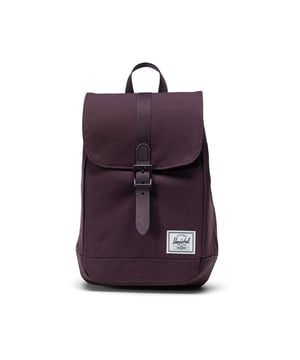 Maak elke reis eenvoudig. Gemaakt van gerecyclede EcoSystem-stoffen, combineert de Retreat Sling Bag de klassieke rugzakstijl met de functionaliteit van een crossbody tas. Bevestig de essentials in een gemakkelijk bereikbare zijzak voor moeiteloos dragen door de stad.
