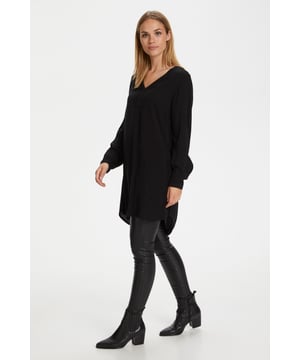 Regular fit,Lange mouwen  Fijne was 30°, niet bleken, niet in de droger drogen, Liggend laten drogen in de schaduw, koud strijken max. 110° C, Chemisch laten reinigen.  100% Viscose (LENZING™ ECOVERO™)