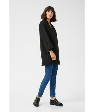 Regular fit,Taille lengte,3/4 mouwen  Wassen op 30°, niet bleken, niet in de droger drogen, Druipnat ophangen in de schaduw, warm strijken max. 150° C,   100% Polyester