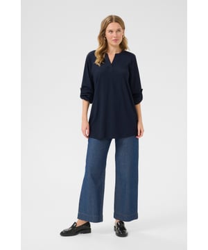 Casual fit,Taille lengte,Lange mouwen  Fijne was 30°, niet bleken, niet in de droger drogen, Druipnat ophangen in de schaduw, koud strijken max. 110° C, Droogreiniging  98% Polyester,2% Elastaan