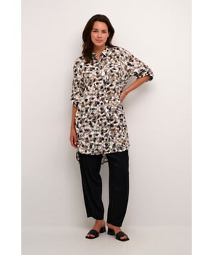 Regular fit,Taille lengte,3/4 mouwen  Fijne was 30°, niet bleken, niet in de droger drogen, Druipnat ophangen in de schaduw, warm strijken max. 150° C, Droogreiniging  100% Viscose (LENZING™ ECOVERO™)