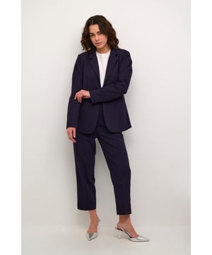 Tight fit,Lange Ärmel  Professionelle Reinigung, Nicht bleichen, Nicht im Trockner trocknen, Tropnass aufhängen im Schatten, Nicht bügeln, Trockenreinigung  77% Polyester (Recycelt),18% Viskose,5% Elasthan