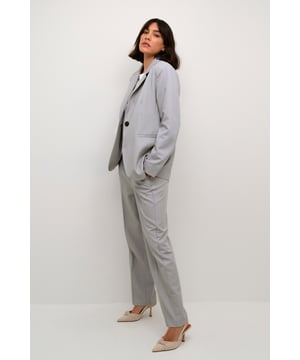 Tight fit,Lange mouwen  Chemisch laten reinigen, niet bleken, niet in de droger drogen, Druipnat ophangen in de schaduw, niet strijken, Droogreiniging  77% Polyester (Gerecycled),18% Viscose,5% Elastaan