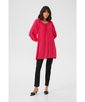 Regular fit,3/4 mouwen  Fijne was 30°, niet bleken, niet in de droger drogen, Liggend laten drogen in de schaduw, koud strijken max. 110° C, Chemisch laten reinigen.  100% Viscose (LENZING™ ECOVERO™)