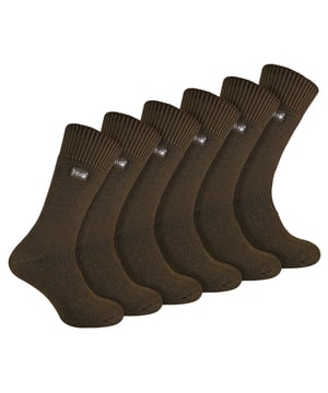 THMO - Calcetines Originales para Hombre (6 PAQUETES): Experimenta la comodidad y durabilidad durante todo el día con el set de 6 pares de calcetines Originales para Hombre de THMO. Diseñados para uso diario, estos calcetines combinan un estilo clásico con un rendimiento confiable. Disponibles en una variedad de colores versátiles que incluyen Beige, Negro, Marrón, Carbón, Verde Bosque, Marino y Rojo, complementan fácilmente cualquier vestuario. Elaborados con una tela suave y transpirable, estos calcetines mantienen tus pies secos y cómodos durante todo el día. La suela acolchada proporciona soporte adicional y reduce el impacto, haciéndolos perfectos para el trabajo, uso casual o actividades al aire libre ligeras. El puño elástico asegura un ajuste seguro sin deslizamientos ni constricción. Estos calcetines se ajustan a las tallas de calzado del Reino Unido 6-11 y están diseñados para retener forma y color incluso después de lavados repetidos. Ya sea que busques calcetines diarios confiables o una opción cómoda para días largos de pie, este set ofrece tanto calidad como valor. Detalles adicionales del producto: Material: Tela suave y transpirable con suela acolchada Tallas: UK 6-11 Colores: Beige, Negro, Marrón, Carbón, Verde Bosque, Marino, Rojo Incluye: 6 pares de calcetines Puño elástico para un ajuste seguro Lavable a máquina. Esenciales para el uso diario, estos calcetines brindan calidez, comodidad y durabilidad sin importar la ocasión.