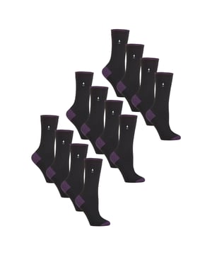 Heat Holders - Calcetines Ultra Lite para Mujeres (12 PARES): Experimenta una calidez y comodidad superiores con los Calcetines Ultra Lite para Mujeres de Heat Holders. Diseñados para proporcionar aislamiento ligero, estos calcetines mantienen tus pies acogedores sin el volumen, haciéndolos perfectos para llevar todo el día. Disponibles en múltiples colores vibrantes, añaden un toque divertido y elegante a cualquier atuendo mientras ofrecen una eficaz retención del calor. Confeccionados con hilos térmicos innovadores, estos calcetines aseguran una excelente regulación de temperatura, atrapando el calor cerca de tu piel mientras permiten la transpirabilidad. Su ajuste ceñido pero cómodo apoya tus pies durante las actividades diarias, ya sea que estés dentro o fuera de casa. Disponibles en tallas 4-8, estos calcetines están diseñados para ajustarse de manera cómoda y segura. La mezcla de telas duraderas garantiza un uso prolongado y un fácil mantenimiento, ideal para estilos de vida ocupados. Detalles adicionales del producto: Material: Mezcla de hilos térmicos Tallas: 4-8 Colores: Múltiples colores vibrantes Incluye: 12 pares de calcetines ultra lite Ligeros pero cálidos Lavables a máquina. Perfectos para cualquiera que busque calidez ligera y comodidad con un toque de estilo para uso diario.