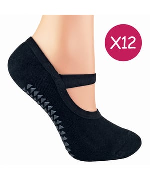 Calcetines de Yoga - Set de 12 Pares: Experimenta comodidad y estabilidad durante tus sesiones de yoga con este vibrante set de 12 pares de calcetines de yoga. Diseñados para tallas de calzado femenino 4-8, estos calcetines vienen en una emocionante mezcla de colores que incluye azul, negro, naranja, rosa y púrpura para agregar estilo a tu ropa de entrenamiento. Fabricados con materiales suaves y transpirables, mantienen tus pies frescos y cómodos mientras proporcionan un agarre seguro en suelos de estudio lisos. Con suelas antideslizantes, estos calcetines de yoga aseguran un mejor equilibrio y previenen deslizamientos durante las posturas, haciéndolos perfectos para yoga, pilates, barre o cualquier ejercicio en el suelo. El diseño de punta abierta fomenta la ventilación y la libertad de movimiento, mientras que el tejido acolchado añade un soporte suave. Ideales tanto para principiantes como para practicantes avanzados, estos calcetines te permiten mantener el enfoque y la confianza durante toda tu práctica. Su ajuste elástico se adapta a tus pies cómodamente, ofreciendo una sensación ceñida pero flexible. Detalles Adicionales del Producto: Material: Tejido suave y transpirable con suelas antideslizantes Tallas: Mujeres 4-8 Colores: Azul, Negro, Naranja, Rosa, Púrpura Incluye: 12 pares de calcetines de yoga Diseño de punta abierta para transpirabilidad Lavable a máquina. Perfectos para cualquier persona que busque un agarre y comodidad mejorados durante el yoga u otras actividades de fitness.
