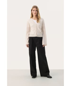 Easy fit,Lange Ärmel  Handwäsche, Nicht bleichen, Nicht im Trockner trocknen, Liegend trocken., Kalt bügeln max. 110° C, Trockenreinigung  36% Polyamid (Recycelt),36% Polyester (Recycelt),25% Wolle (zertifiziert),3% Elasthan