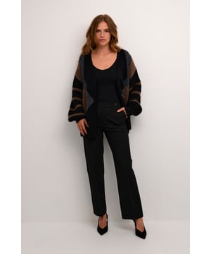 Casual fit,Heup lengte,Lange mouwen  Extra fijne was 30°, niet bleken, niet in de droger drogen, Liggend laten drogen., koud strijken max. 110° C, Chemisch laten reinigen.  58% Acryl,14% Polyamide,14% Polyester,12% Wol,2% Elastaan