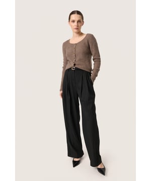 Slim fit,Lange Ärmel  Schonwäsche 30°, Nicht bleichen, Nicht im Trockner trocknen, Liegend trocken., Kalt bügeln max. 110° C, Professionelle Reinigung.  30% Alpaka,25% Wolle,25% Nylon,20% Polyacryl
