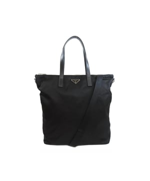 – Zusammensetzung: 100 % Nylon – Futter: Stoff – Zwei Tragegriffe oben – Höhe 25 cm – Reißverschluss oben – Logodetail vorne – Abnehmbarer Schultergurt – Breite 15 cm – Länge 43 cm – Hergestellt in Rumänien – Geschlecht: FRAUEN –
