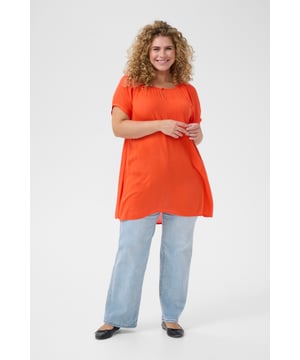 A-shape,Korte mouwen  Fijne was 30°, niet bleken, niet in de droger drogen, Liggend laten drogen in de schaduw, koud strijken max. 110° C, Chemisch laten reinigen.  100% Viscose (LENZING™ ECOVERO™)