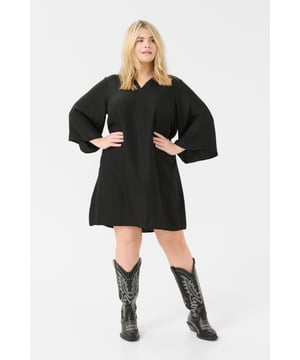 Regular fit,Knie,3/4 mouwen  Wassen op 30°, niet bleken, niet in de droger drogen, Druipnat ophangen in de schaduw, warm strijken max. 150° C, Droogreiniging  100% Polyester