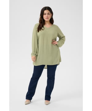 Regular fit,Lange mouwen  Fijne was 30°, niet bleken, niet in de droger drogen, Liggend laten drogen in de schaduw, koud strijken max. 110° C, Chemisch laten reinigen.  100% Viscose (LENZING™ ECOVERO™)