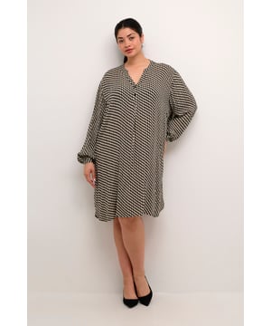 Loose fit,Taille lengte,Lange mouwen  Fijne was 30°, niet bleken, niet in de droger drogen, Liggend laten drogen in de schaduw, koud strijken max. 110° C, Chemisch laten reinigen.  100% Viscose (LENZING™ ECOVERO™)