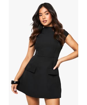 boohoo PETITE.Serving up the same statement styles in scaled down sizes, boohoo Petite is your port of call for perfectly proportioned pieces designed to fit women of 5&rsquo;3&rdquo;/1.60m and under.