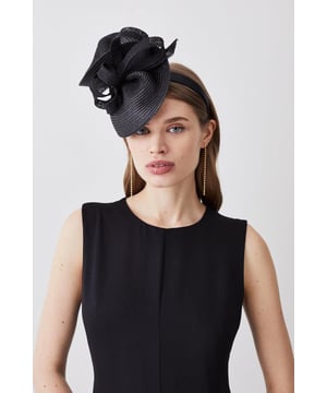 Experience high formality with a fascinator, with a large size and an asymmetric shape, as well as a statement bow accent. Wear it with a dress in matching tones for a look perfect for race days and wedding guest days. Asymmetric Bow Headband Fascinator Dramatic, Large Size Statement, Curved Shape Unique Asymmetric Design Formal Bow Accent Easy to Wear HeadbandBrowse this seasons women's fascinators or discover the full range of women's accessories now.