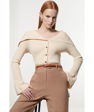 A classic layering piece for for any winter to spring wardrobe, this versatile cardigan top is crafted from a lightweight fabric and is perfect for layering. Featuring a flattering wide neckline and a fitted design, this knitted cardigan is perfect for keeping out the chill. Pair with high waisted jeans for a weekend wardrobe staple that works all year round. Premium Yarn Wide Collar Knit Cardigan Soft Knit Fabric Striking Wide Collar Unique, Wide V Neck Fitted Silhouette Long, Flared Sleeves Button Front Fastening
