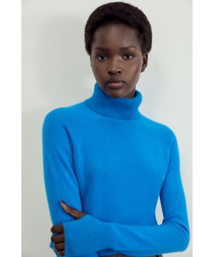 Presenting The Founder: Elevated collection, in collaboration with Karen Millen OBE. Enjoy Karen Millen legacy designs, with timeless silhouettes and classic details that are forever on-trend and ready to wear.  Step out in confidence in our knit jumper, made with high quality knit fabric with cashmere, featuring a fitted silhouette and a high neckline. Wear it with tailored trousers or jeans, shorts or a maxi skirt, for every day looks with impact. The Founder Cashmere Roll Neck Jumper High Quality, Knit Cashmere Fabric High, Rolled Neckline Comfortable, Relaxed Silhouette Ribbed Detailing at Waist and Cuffs