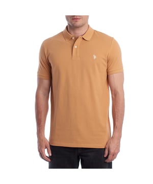 Inspired by the brand's sporting heritage, this US Polo Assn. polo offers a perfect blend of tradition and modernity. Designed for the man who values authenticity, its impeccable cut and embroidered details make it a contemporary wardrobe staple.

 Details:
 - Classic polo-style collar with two-button placket.
 - Short sleeves.
 - Piping detail on the inside of the neck.
 - US Polo Assn. logo embroidered on the chest.
 - Regular cut that guarantees comfort and freedom of movement.
 - High quality breathable piqué fabric.

 At US Polo Assn., every garment tells a story of authenticity, tradition, and sporty style. This men's polo shirt isn't just a staple: it represents the official heritage of the sport of polo and reflects our passion for quality, design, and casual elegance. Dress with identity, dress with history.
 Composition: 100% Cotton
 Care:
Machine wash cold (max. 30°C).
 Do not use bleach.
 Iron at low temperature if necessary.
 Air dry, avoid dryer.