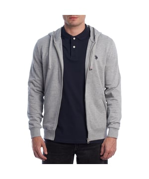 Dieser Kapuzenpullover mit durchgehendem Reißverschluss von US Polo Assn. wurde für alle entworfen, die Wert auf Funktionalität legen, ohne auf Stil zu verzichten. vereint Komfort, modernes Design und sportliches Erbe. Ideal für lässige Looks oder leichte Sporteinheiten, passt es sich mit zeitloser Ästhetik dem Rhythmus des Alltags an.

 Details:
 - Durchgehender Reißverschluss vorne.
 - Kapuze mit verstellbarem, kontrastfarbenem Kordelzug.
 - Rundhalsausschnitt.
 - Funktionelle Kängurutaschen.
 - US Polo Assn. Logo auf der Brust gestickt.
 - Weicher und dehnbarer Stoff, ideal für den täglichen Gebrauch.
 - Gerippte Bündchen und Bund.
 - Passende Sichtnähte.

 Bei US Polo Assn. spiegelt jedes Kleidungsstück den authentischen Geist des Polosports wider. Dieses Herren-Sweatshirt steht für unser Engagement für Qualität, Komfort und klassischen Stil, neu erfunden für den modernen Mann.
 Komposition: 100% Baumwolle
 Pflege:
Bei maximal 30ºC waschen.
 Bei niedriger Temperatur bügeln.
 Verwenden Sie kein Bleichmittel.
 Keinen Trockner verwenden.
 Reinige chemisch nicht.