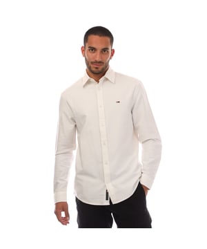 Mens Tommy Jeans Regular Fit Button Down Oxford Shirt in ecru.- Button-down collar.- Long sleeves.- Rounded one-button cuffs.- Box pleat on back.- Rounded hem.- Tommy flag embroidery on chest.- Regular fit.- 100% Cotton.  Machine washable.- Ref: DM0DM21298YBL