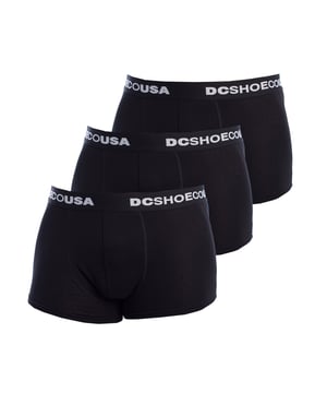 Este pack de 3 bóxers de DC SHOES está diseñado para ofrecer máxima comodidad con un diseño sobrio y funcional. Pensado para el hombre moderno, combina calidad textil con una estética urbana reconocible, gracias a la cintura elástica con el logo distintivo de la marca.

Detalles:
- Pack compuesto por 3 bóxers de corte clásico.
- Cintura elástica con el logotipo DCSHOECOUSA en contraste.
- Ajuste ceñido que ofrece sujeción sin incomodidad.
- Tejido suave de algodón ligero y transpirable para uso prolongado.
- Costuras planas que evitan rozaduras.
- Ideal para el uso diario y el confort durante todo el día.

Una prenda básica que refleja el carácter urbano y funcional de DC SHOES. Este pack de boxers hombre es la elección perfecta para quienes valoran la calidad, la durabilidad y el diseño con identidad propia, incluso en sus prendas más esenciales.
 Composición: 95% Algodón, 5% Elastano
 Cuidados:
Lavar a máquina en frío (máx. 30 °C).
No usar lejía.
No usar secadora.
No planchar.