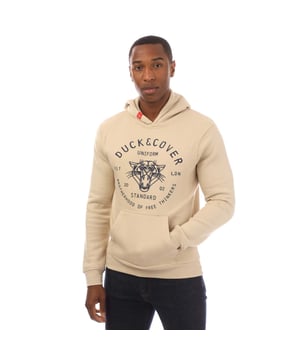 Heren Duck and Cover Raylan Graphic Hoodie in steen. - Bluff capuchon. - Kangoeroezak. - Een mengsel van verhoogde inktprints en borduring op de borst. - Geweven label op de capuchon. - Elastische manchetten en zoom. - 65% Katoen  35% Polyester. - Ref: DC2E121508ST
