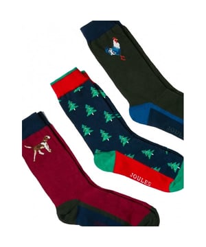 These cotton ankle socks feature festive character designs, offering comfort and breathability in a 3-pack. Ideal for casual wear and easy pull-on style