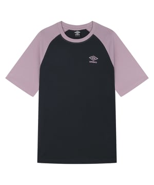 Ribbed crew neck.Raglan sleeves.Contrast woodland grey sleeves and collar.Umbro brand motif at left chest.Soft cotton jersey fabric.Regular fit.
